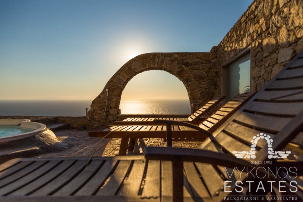 Houses for Rent in Greece image poolside