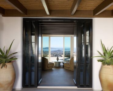 Entrance hall with sea view at Villa Alabaster, Kounoupas, Mykonos