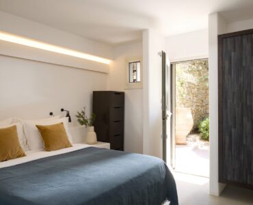 Master bedroom with sea-view terrace access at Villa Sunstone, Kounoupas, Mykonos