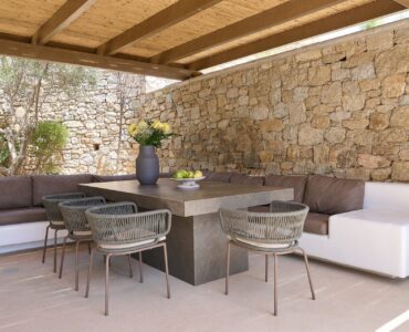 Outdoor dining area under the pergola at Villa Amethyst, Kounoupas, Mykonos