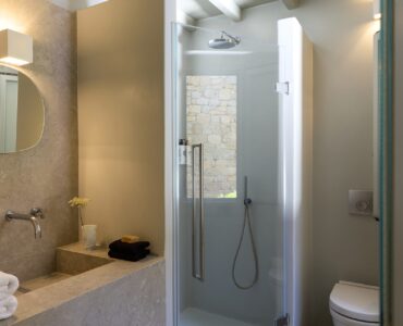En-suite bathroom with walk-in shower at Villa Ammolite, Kounoupas, Mykonos