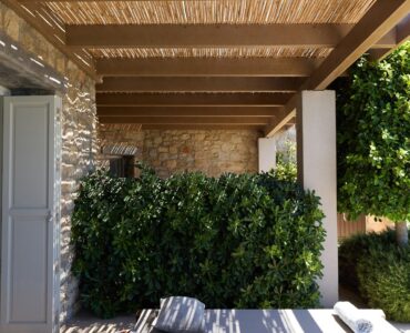 Pergola terrace with outdoor seating at Villa Ammolite, Kounoupas, Mykonos