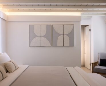 Master bedroom with sitting corner at Villa Moonstone, Kounoupas, Mykonos