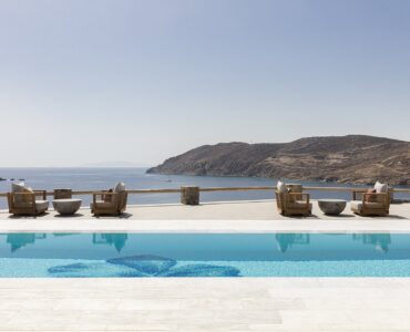 Blue Emerald villa Mykonos – infinity pool and outdoor living