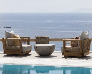 Blue Emerald villa Mykonos – infinity pool and outdoor living