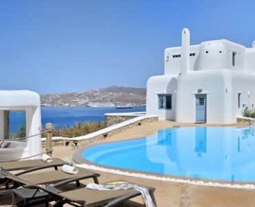Infinity pool and Cycladic main villa with sea views – Grand Kanalia estate for sale in Kanalia, Mykonos