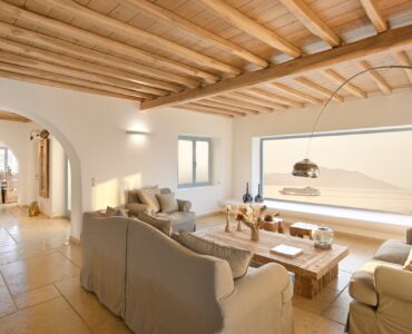 Spacious living area with wooden beams and sea views – Grand Kanalia estate for sale in Kanalia, Mykonos