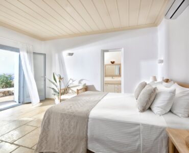 En-suite double bedroom with sea views – Grand Kanalia estate for sale in Kanalia, Mykonos