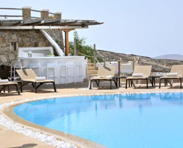Infinity pool deck with sun loungers – Grand Kanalia estate for sale in Kanalia, Mykonos