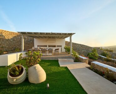 J-View Villa, Agios Lazaros, Mykonos – garden lawn and pergola