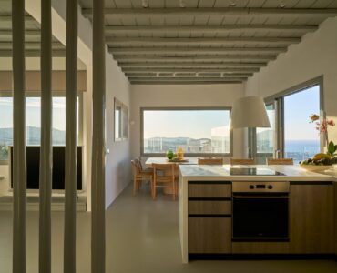 J-View Villa, Agios Lazaros, Mykonos – kitchen and dining area with sea view