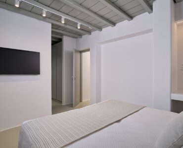 J-View Villa, Agios Lazaros, Mykonos – bedroom with TV