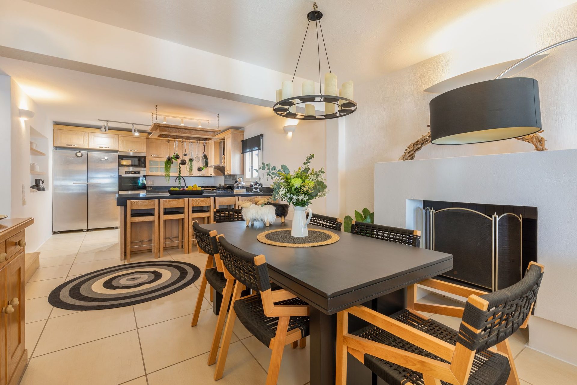 Open-plan dining and kitchen at Platinum Deluxe Villa in Kalafatis, Mykonos
