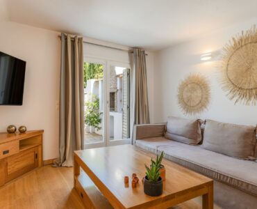 Living room with TV at Platinum Deluxe Villa in Kalafatis, Mykonos