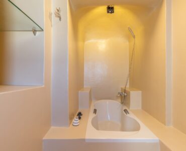 Bathroom with bathtub at Platinum Deluxe Villa in Kalafatis, Mykonos