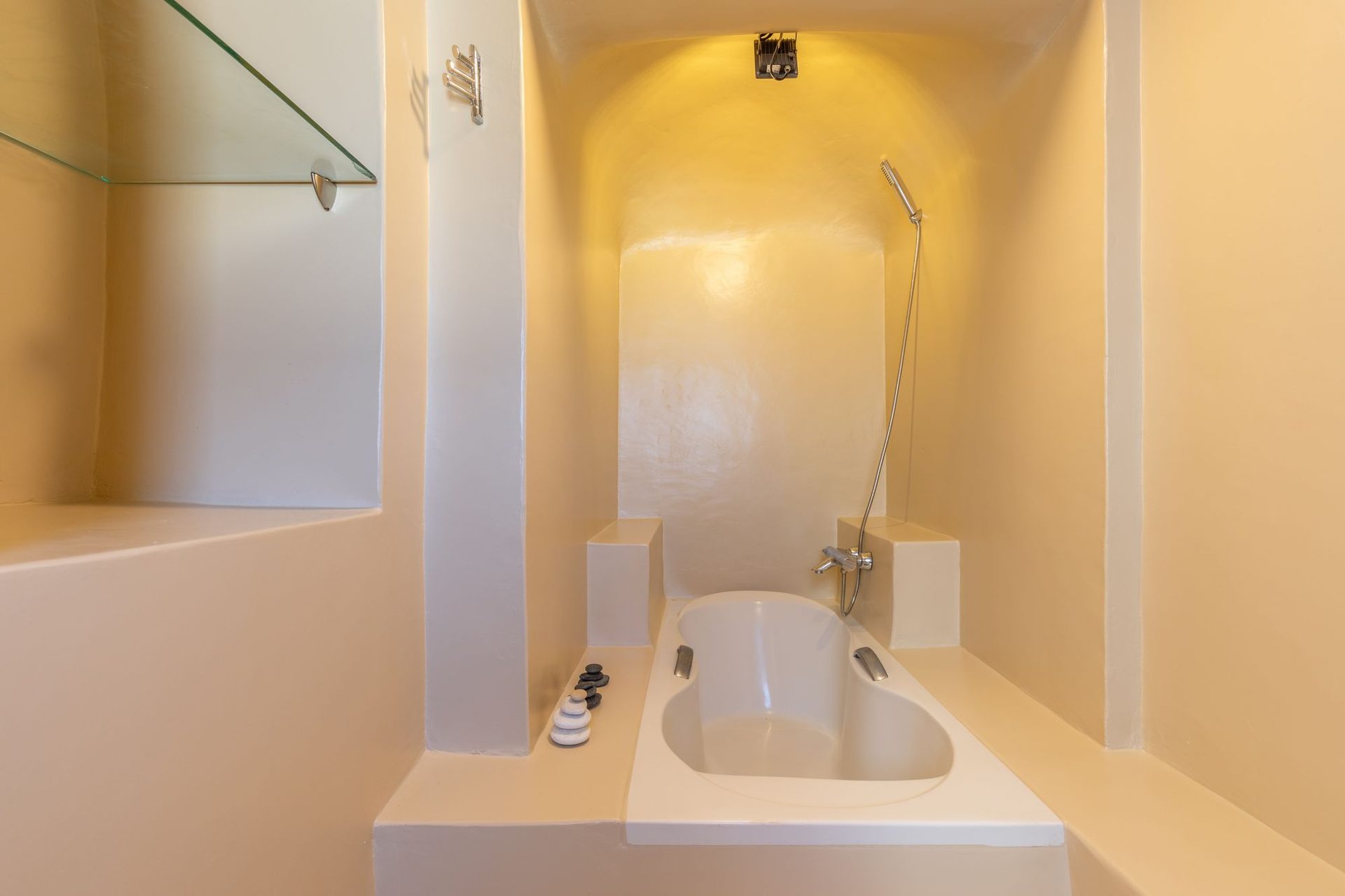 Bathroom with bathtub at Platinum Deluxe Villa in Kalafatis, Mykonos