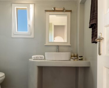 Bathroom at Platinum Junior Villa in Kalafatis, Mykonos