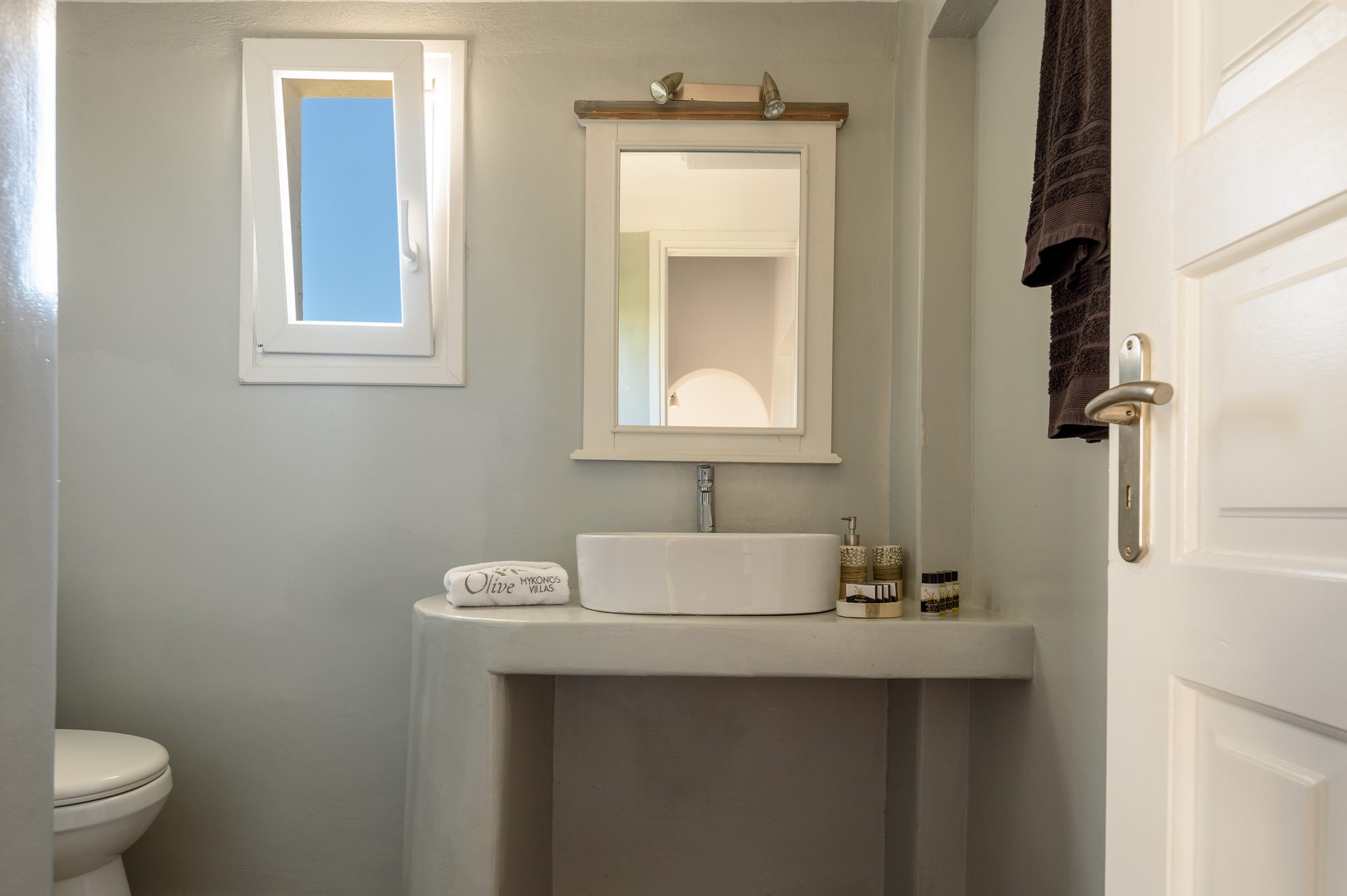Bathroom at Platinum Junior Villa in Kalafatis, Mykonos