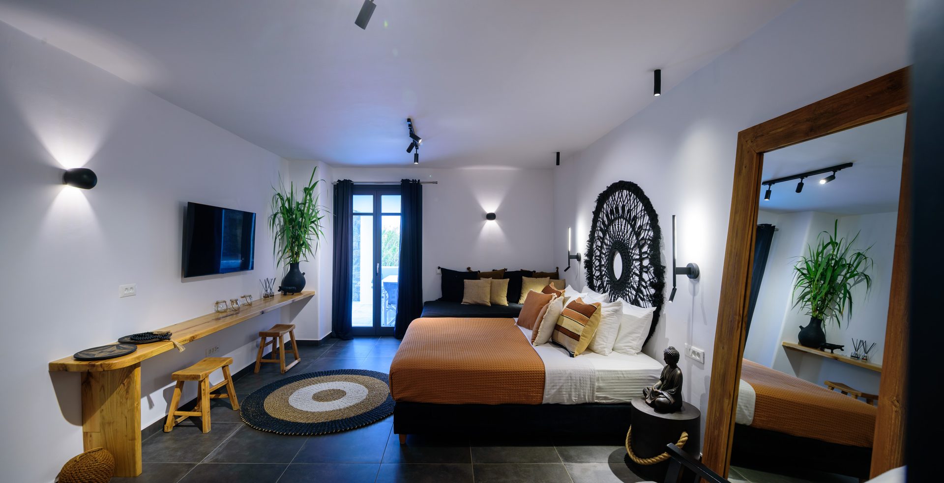 Bedroom with desk at Platinum Senior Villa in Kalafatis, Mykonos