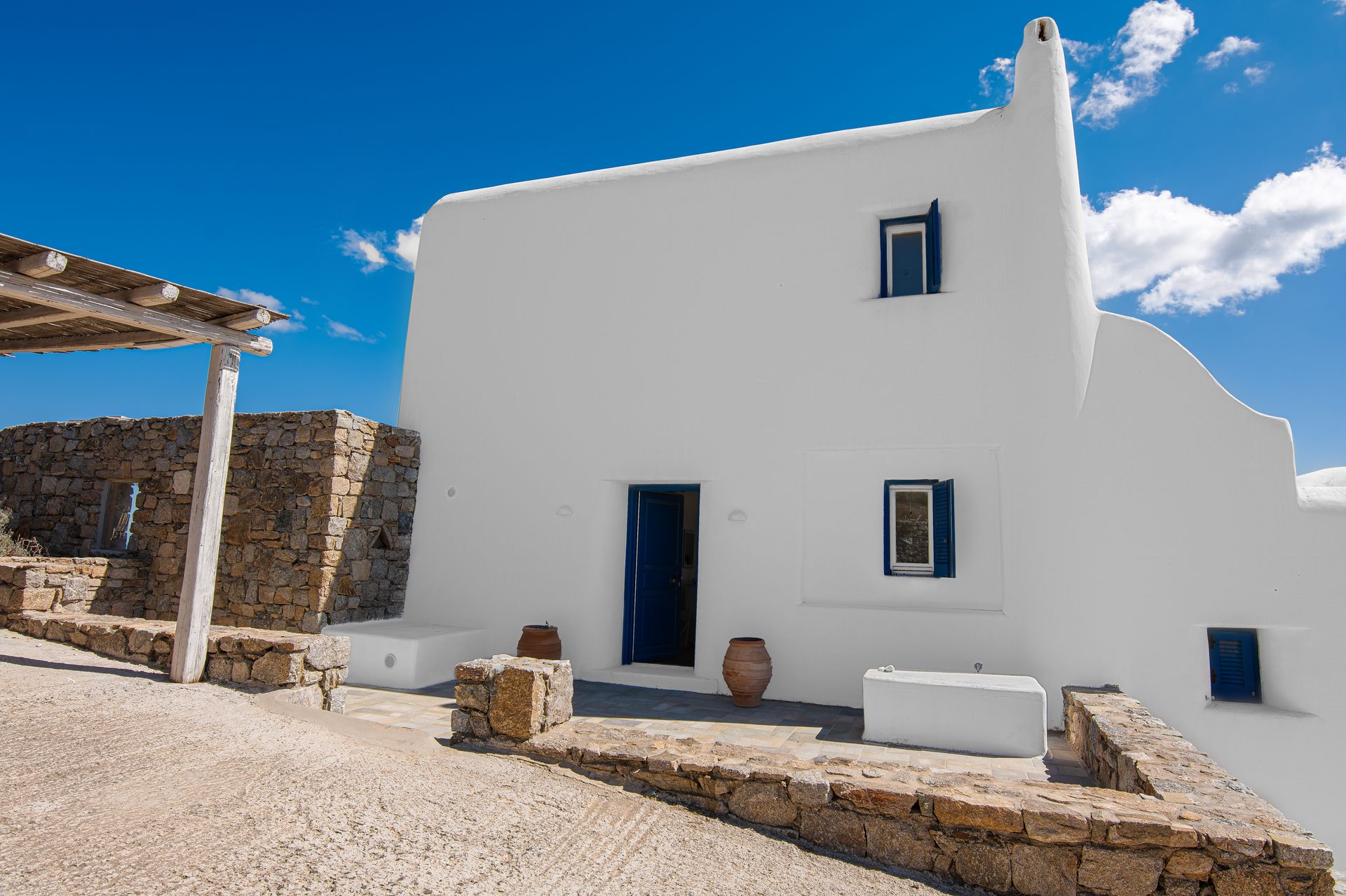 Whitewashed Cycladic exterior at Tranquil Villa 5 in Kalafatis, Mykonos