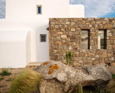 Whitewashed facade and dry-stone walls at Villa Aloni in Ftelia, Mykonos