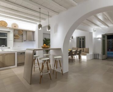 Kitchen with breakfast bar at Villa Aloni in Ftelia, Mykonos