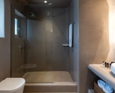 En-suite shower room at Villa Aloni in Ftelia, Mykonos