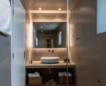 En-suite bathroom at Villa Aloni in Ftelia, Mykonos