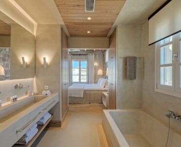 Master bathroom with bathtub at Villa Arion in Aleomandra, Mykonos