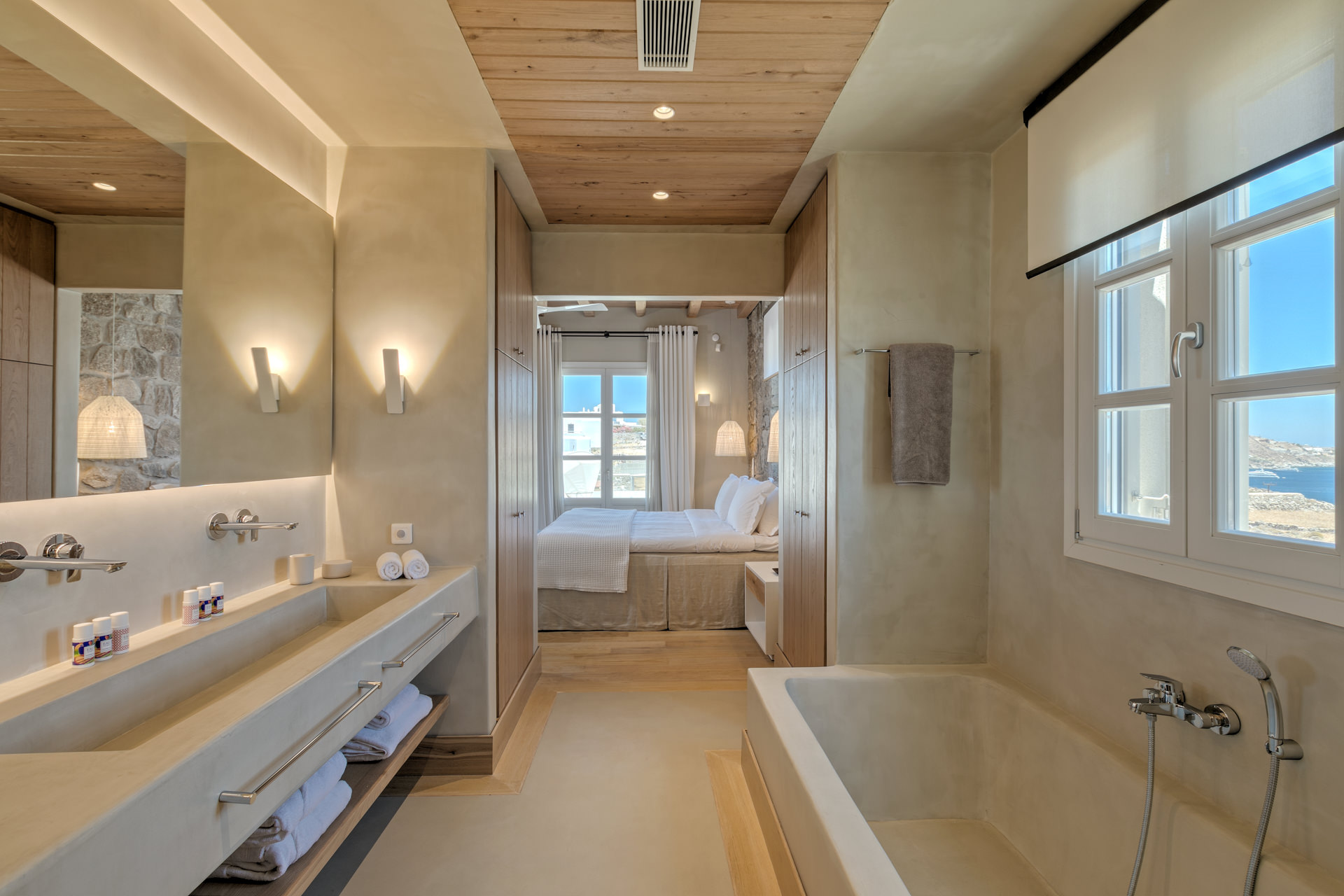 Master bathroom with bathtub at Villa Arion in Aleomandra, Mykonos