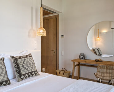 Double bedroom with desk at Villa Arion in Aleomandra, Mykonos