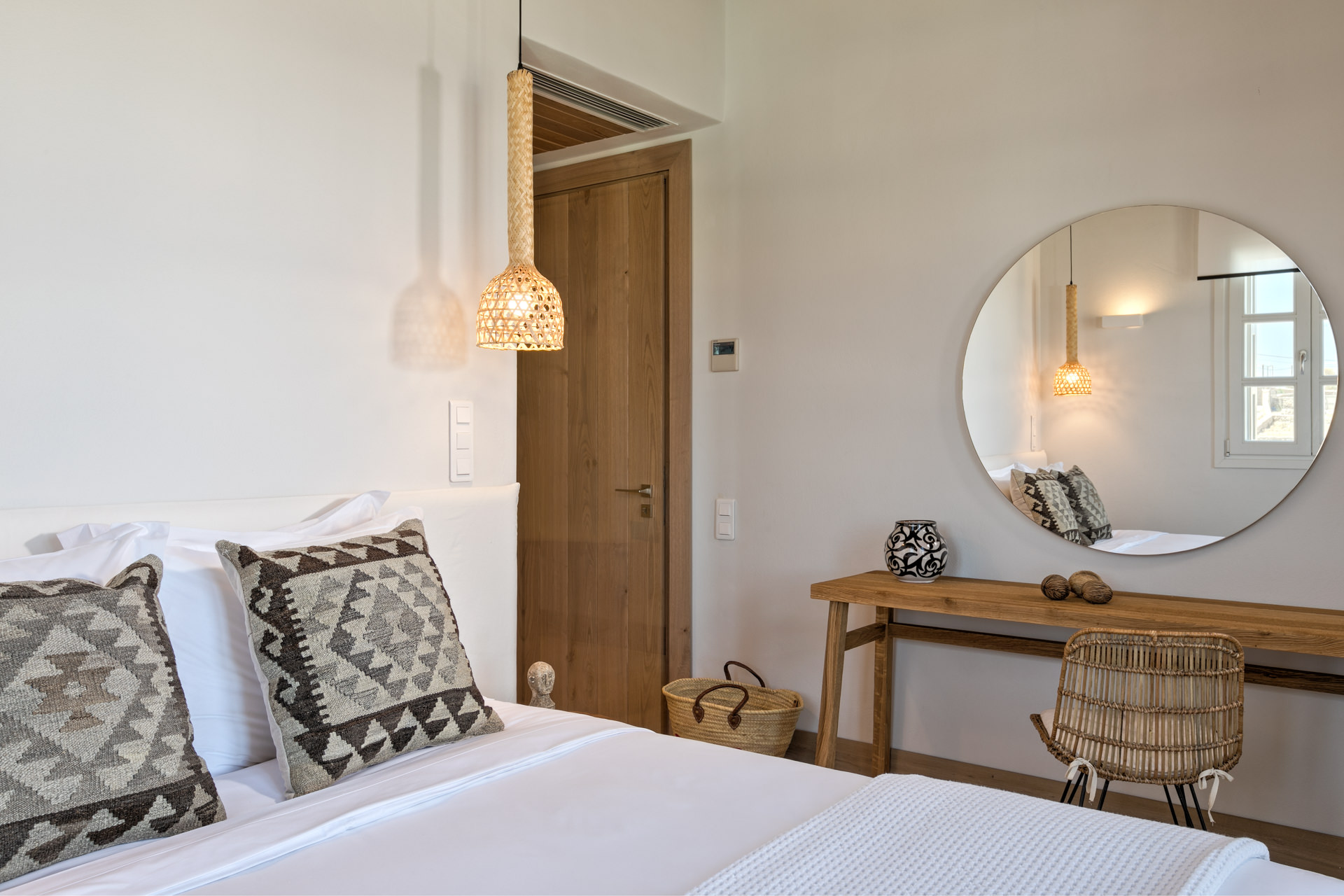 Double bedroom with desk at Villa Arion in Aleomandra, Mykonos