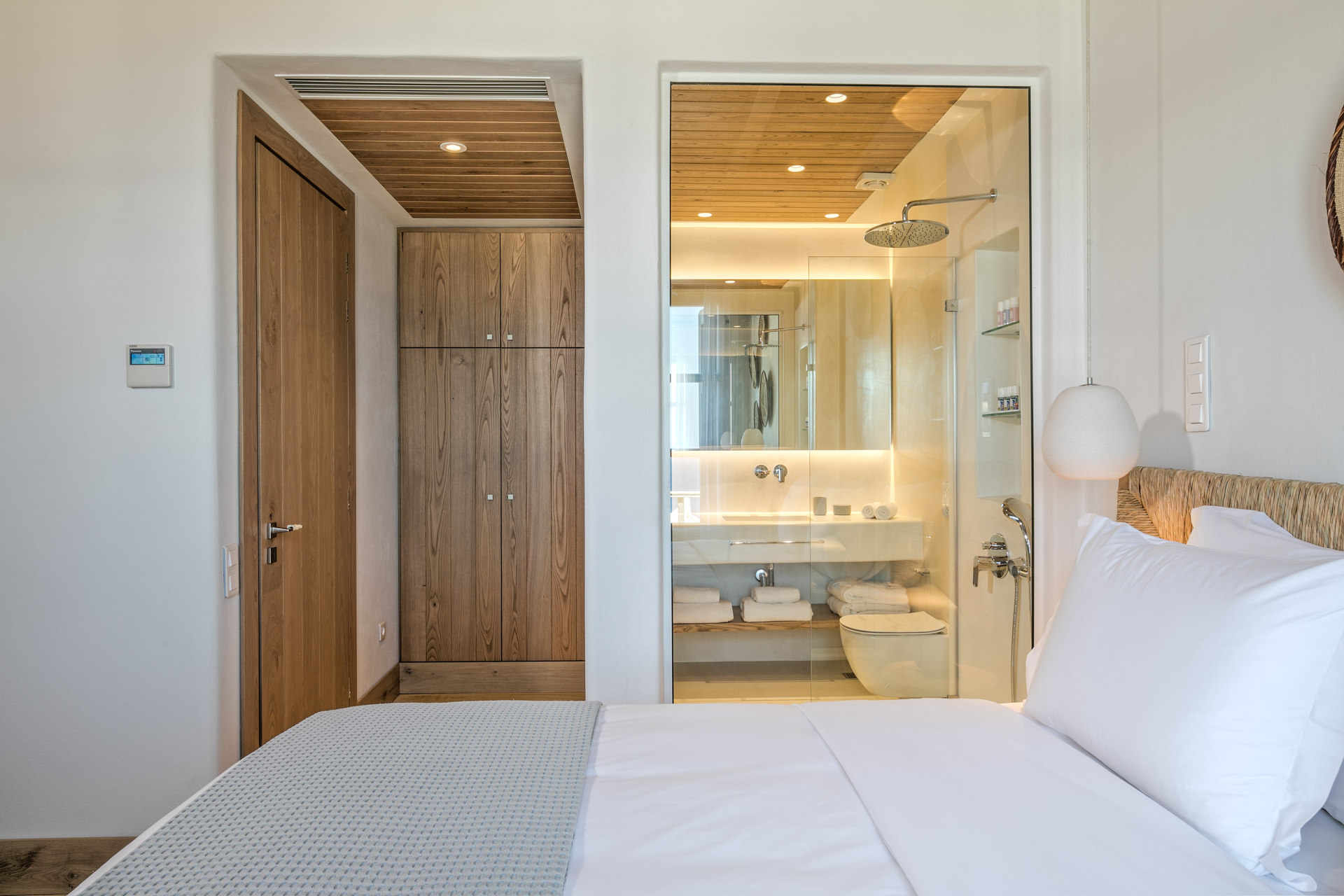 Bedroom and en suite bathroom at Villa Arion in Aleomandra, Mykonos
