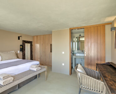 Guest room with en suite bathroom at Villa Arion in Aleomandra, Mykonos