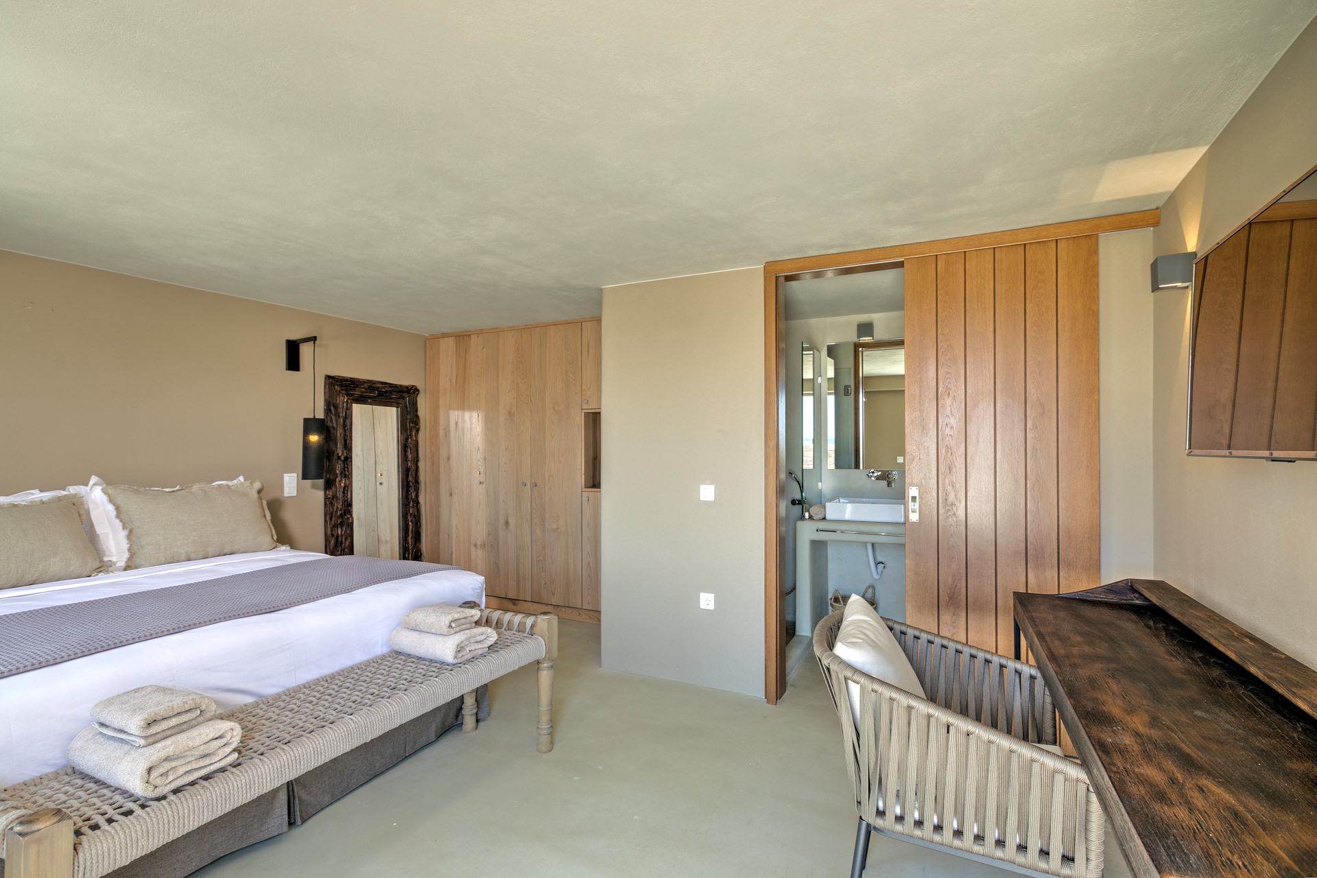 Guest room with en suite bathroom at Villa Arion in Aleomandra, Mykonos
