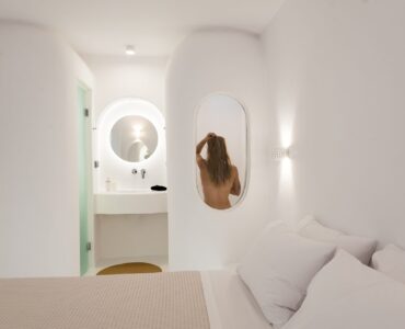 Bedroom with arched niche at Villa Costa in Elia, Mykonos