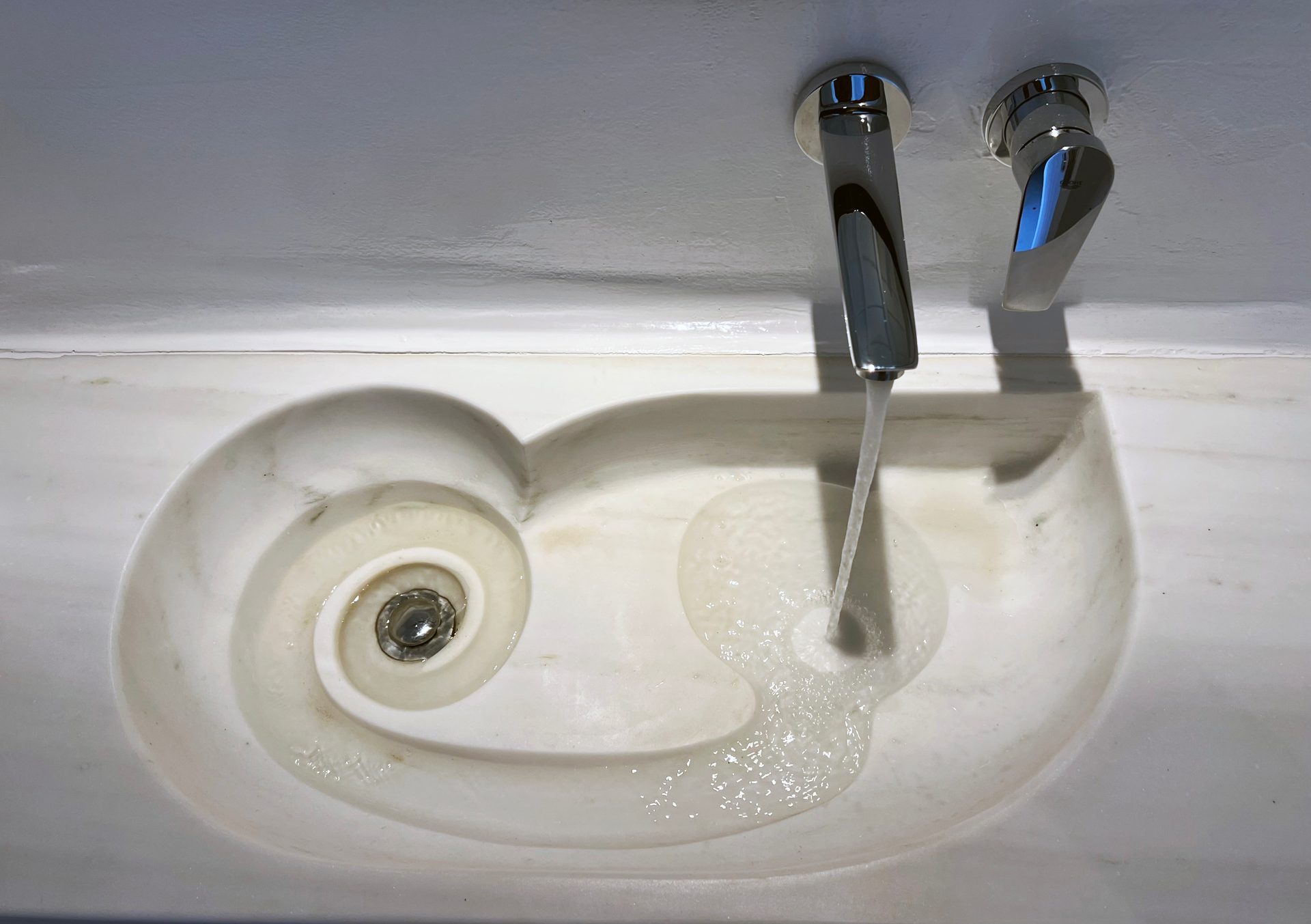 Seashell-shaped basin at Villa Costa in Elia, Mykonos