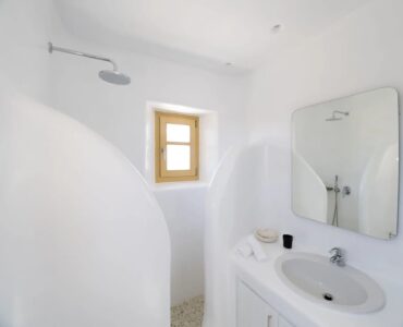 En-suite bathroom at Villa Gaia in Psarou, Mykonos