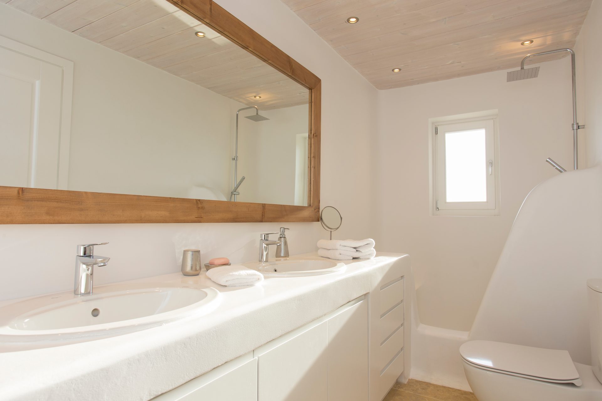 En suite bathroom at Villa Kymothea in Agios Lazaros, Mykonos
