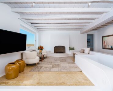Living room with TV at Villa Kymothea in Agios Lazaros, Mykonos