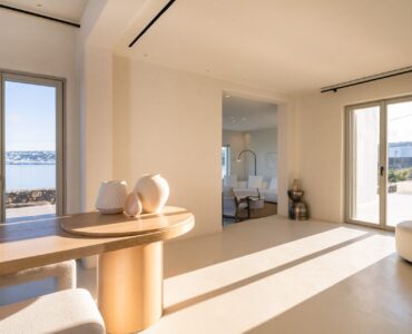 Living and dining area at Villa Mare Blu in Kanalia, Mykonos