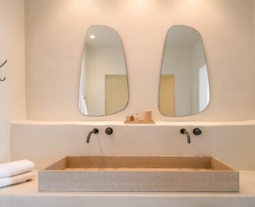Bathroom with double basins at Villa Mare Blu in Kanalia, Mykonos
