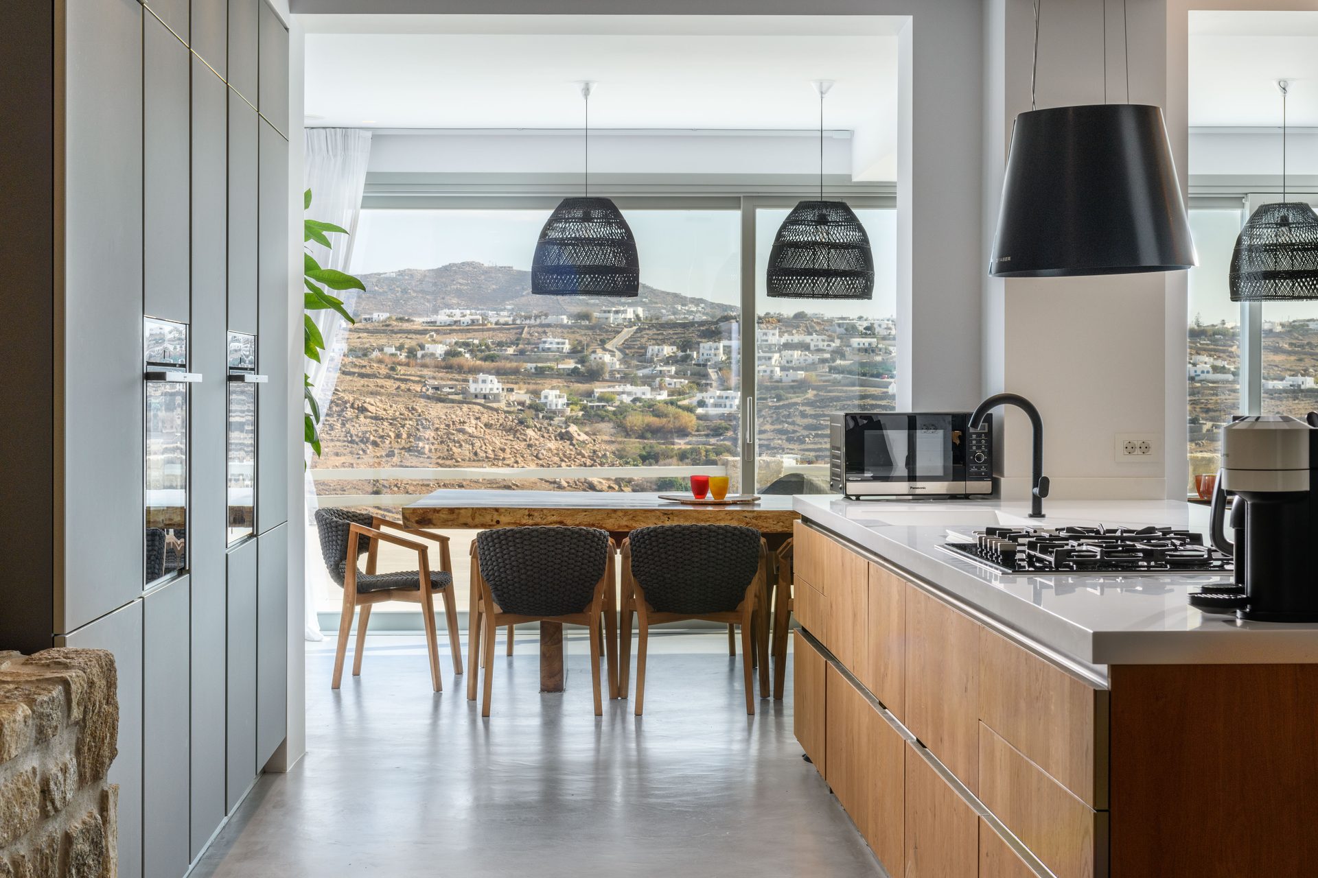 Kitchen and dining area with sea view at Villa Nerovino in Kanalia, Mykonos