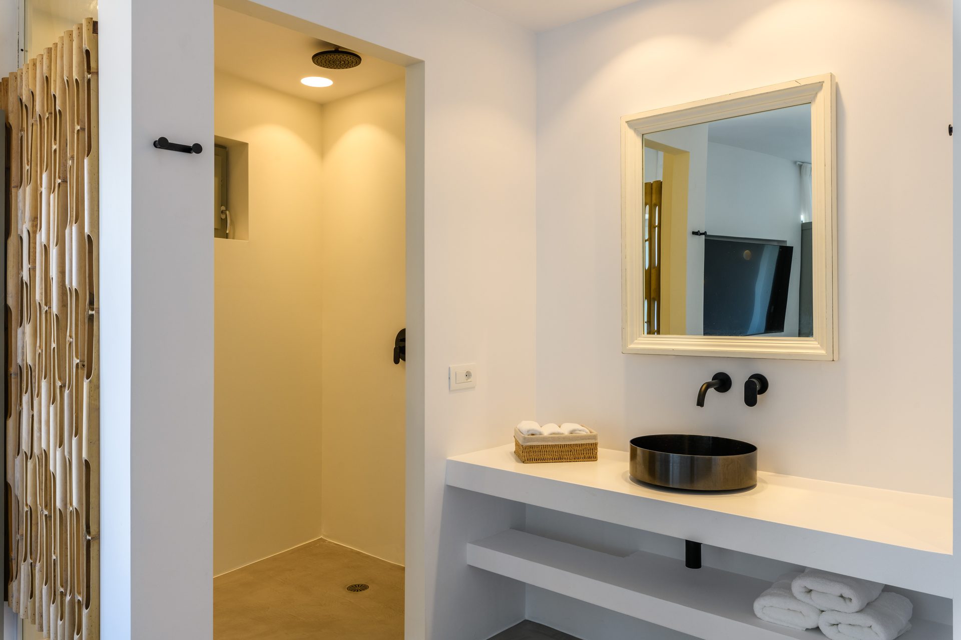 Bathroom at Villa Nerovino in Kanalia, Mykonos