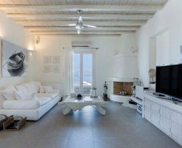 Living room with TV at Villa Pergisos in Kanalia, Mykonos