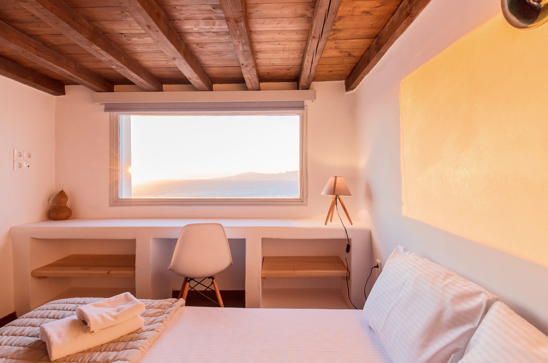 Bedroom with built-in desk at Villa Phaedra in Pouli, Mykonos