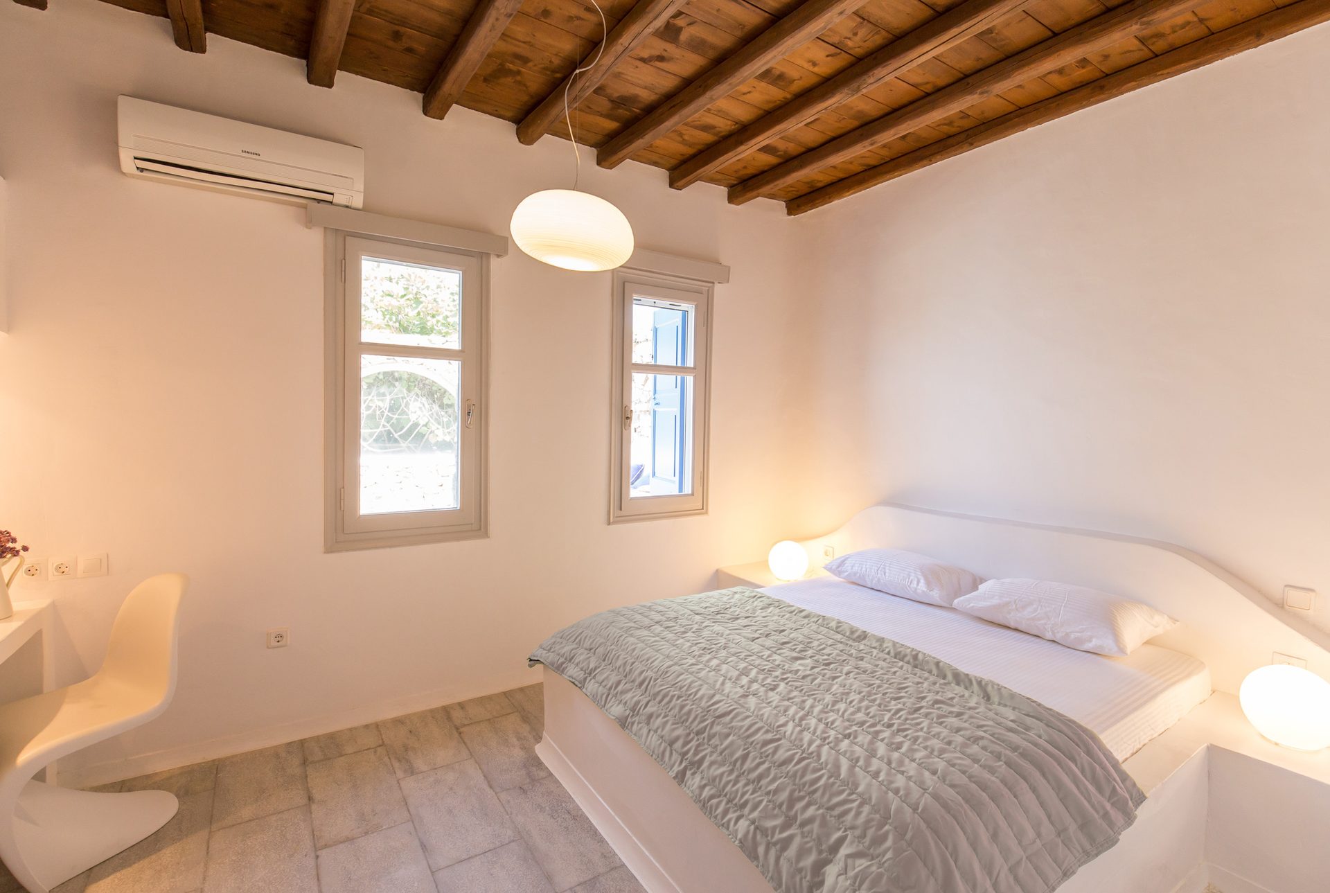 Double bedroom with wooden beams at Villa Phaedra in Pouli, Mykonos