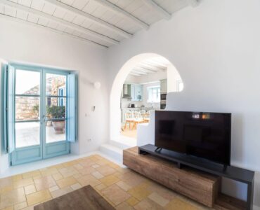 Living area with TV at Villa Uranos in Psarou, Mykonos